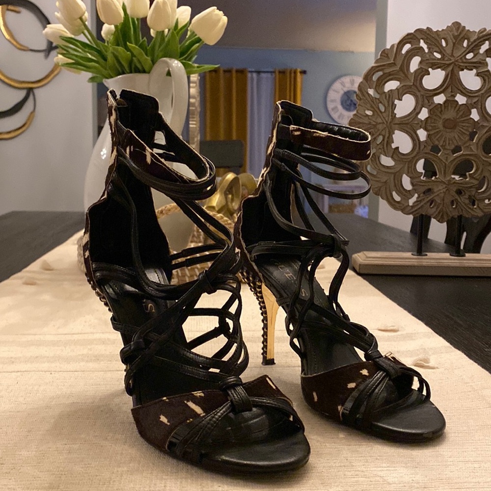 Guess animal print heel. Color black and white size 7